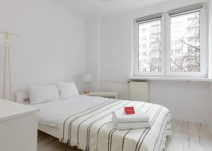 Rondo ONZ Sunny Apartment
