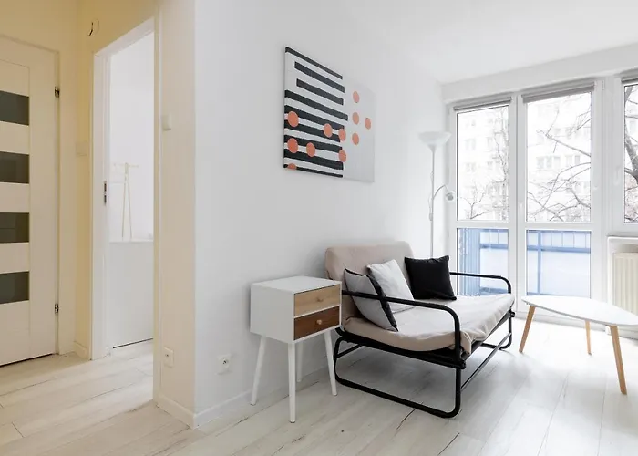 Rondo ONZ Sunny Apartment